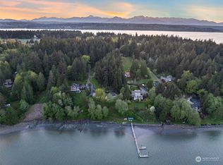 11272 Arrow Point Dr NE, Bainbridge Island, WA 98110