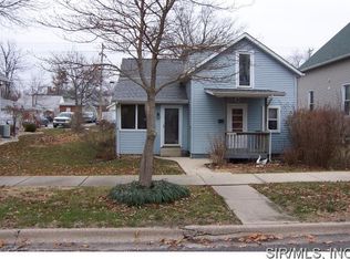 911 13th St, Highland, IL