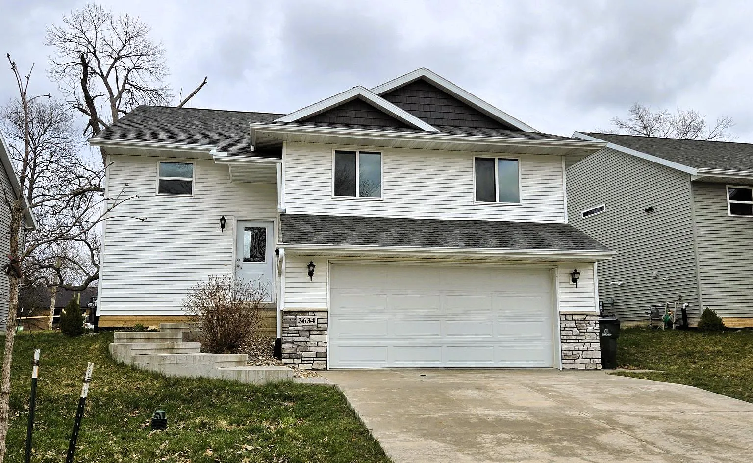 4 bed, 1986 sqft, $2,450 — Photo 1