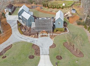 1009 Jones Rd, Roswell, GA 30075