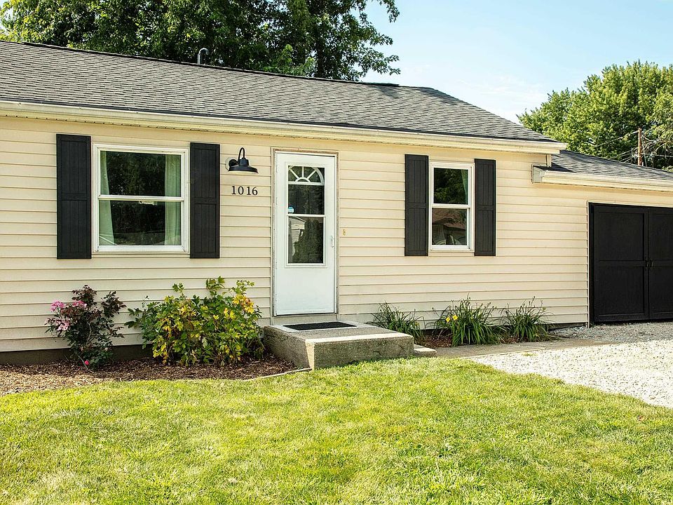 1st image of 1016 Rosewood Dr