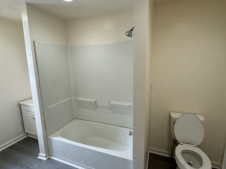 1096 Benjamin Ave — Photo 6