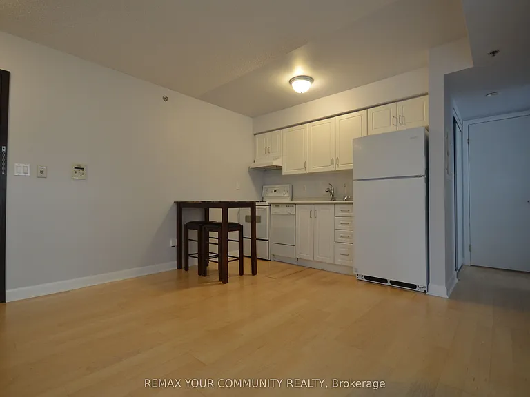 210 Victoria St #707 — Photo 3