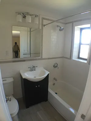 Rented by Newcastle Realty Services | media 28