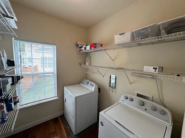 2565 Kentucky Derby Dr — Photo 35