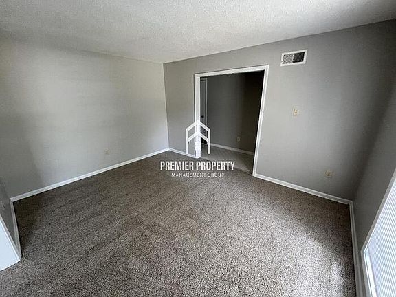 3rd image of 3236 Maple Hill Dr
