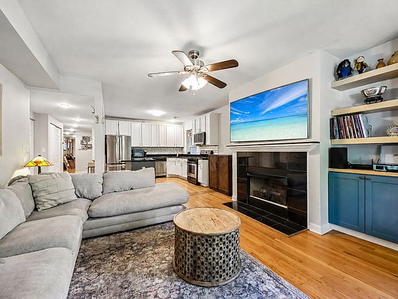 3rd image of 3011 W Gunnison St #1W