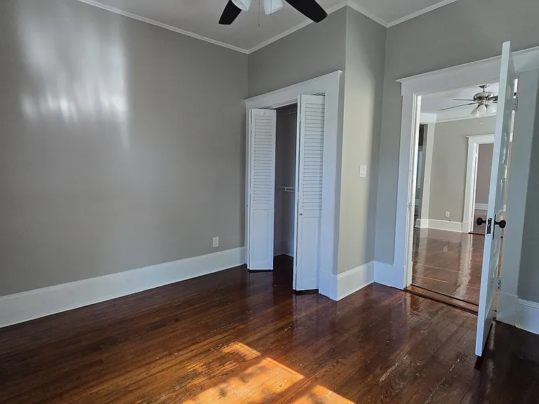 653 E Henry St — Photo 10