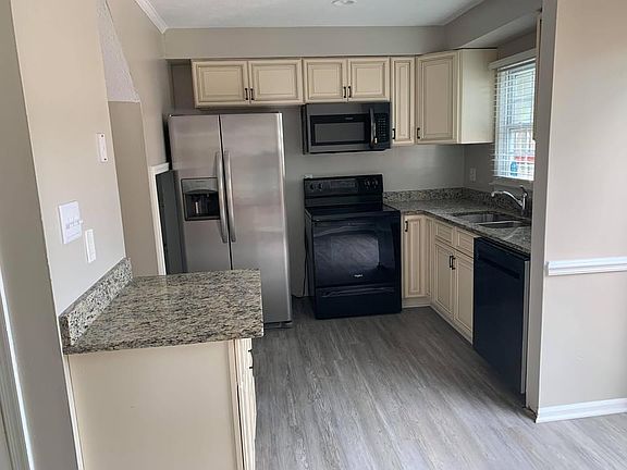 2nd image of 8 Penn Cir APT B