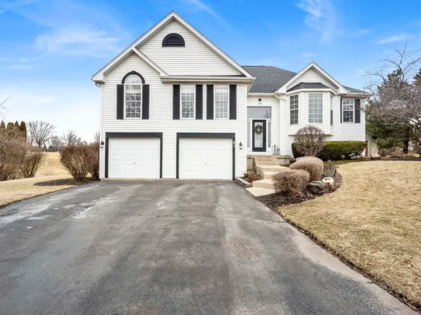 81 Parkside Ct, North Aurora, IL 60542