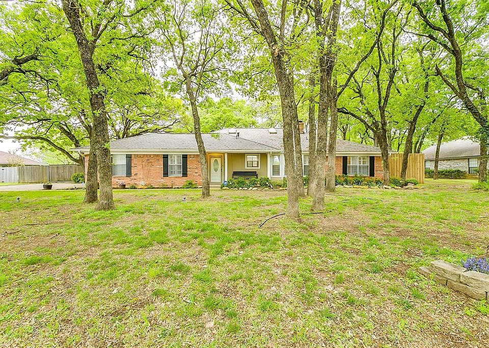 1st image of 407 Country Meadow Dr
