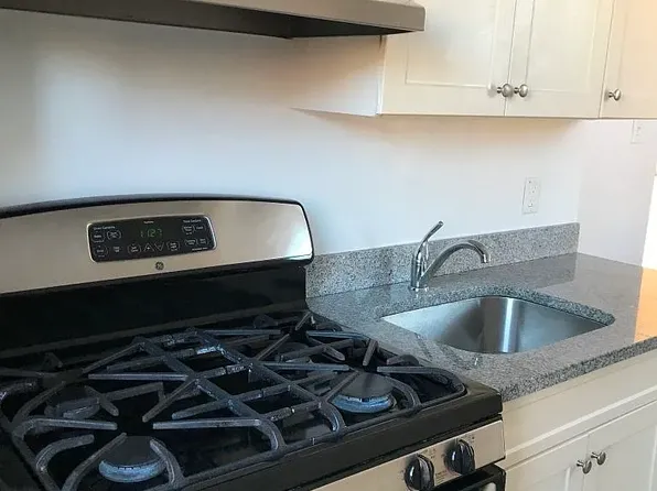 9801 67th Ave APT 8L, Rego Park, NY 11374