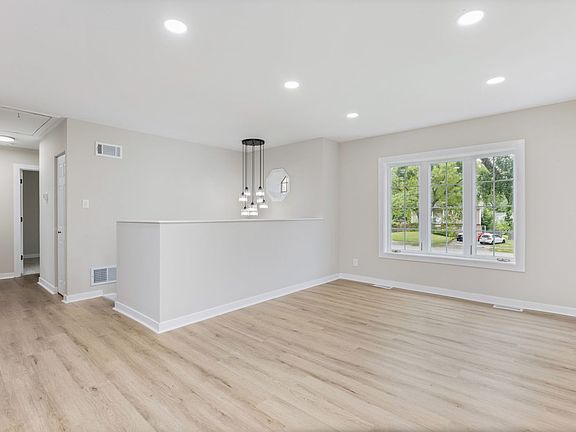 3rd image of 105 Cedarwood Ct