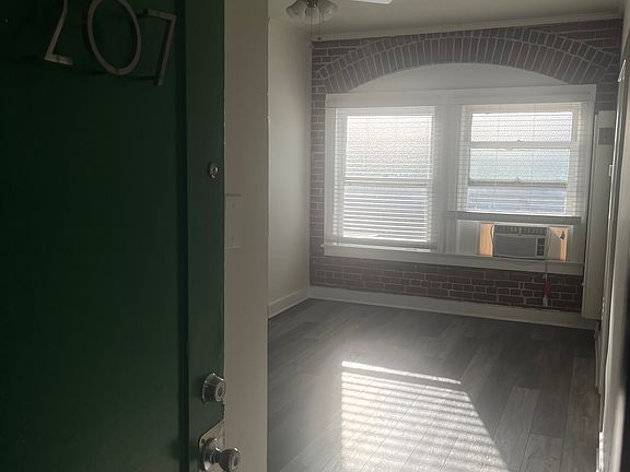 4th image of 465 N Western Ave APT 207
