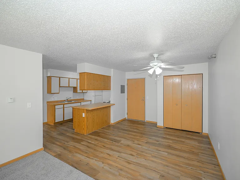 Oak Hills Manor — Photo 8