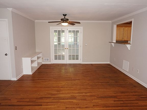 3rd image of 2477 Creekview Dr SW