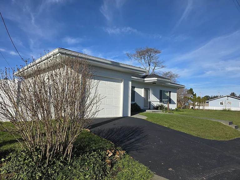 Glenn St — Photo 10