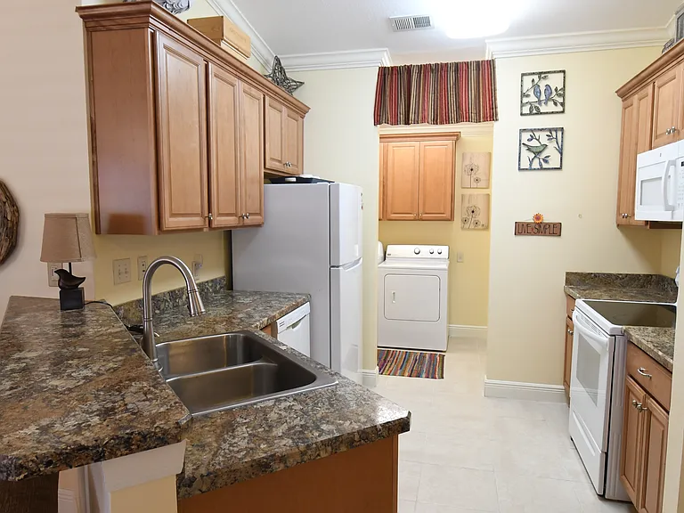 2372 Travis Pl — Photo 6