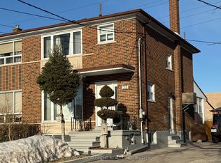 27 Woodenhill Ct #3, Toronto, ON M6M 1K8