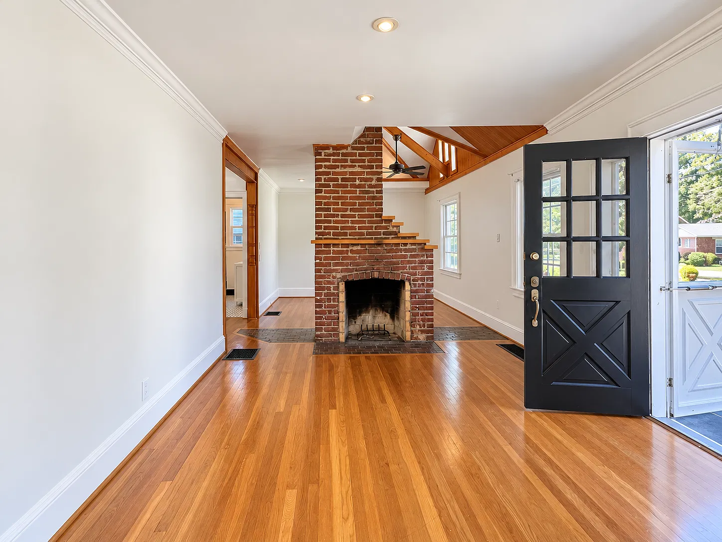 2 bed, 1351 sqft, $1,895 — Photo 2