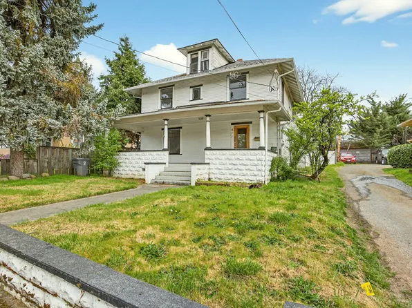 811 NW 5th St, Grants Pass, OR 97526