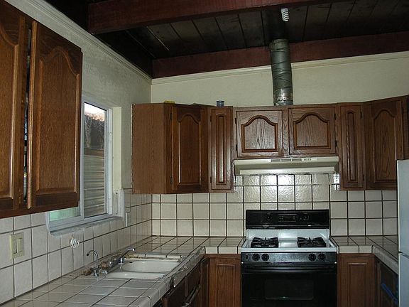 2nd image of 496 Lochridge Dr