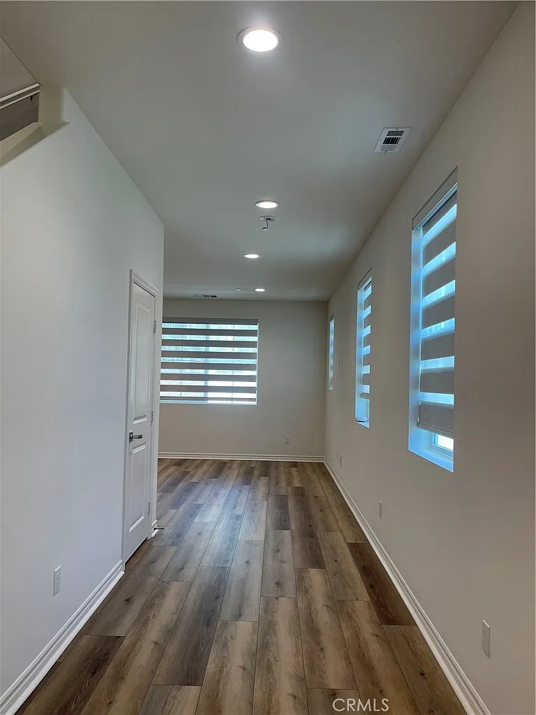3 bed, 2.5 bath, 1939 sqft, $4,200 — Photo 3