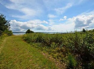 2 Weetamoe Farm Dr, Bristol, RI 02809