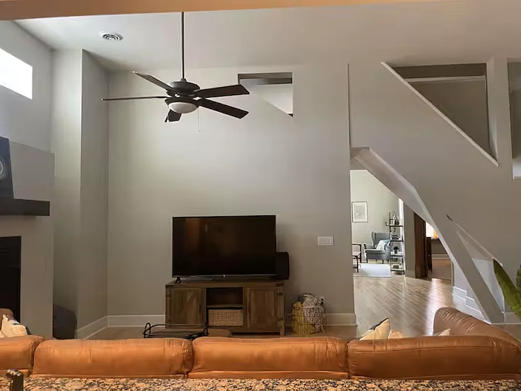 2 bed, 2055 sqft, $2,850 — Photo 4