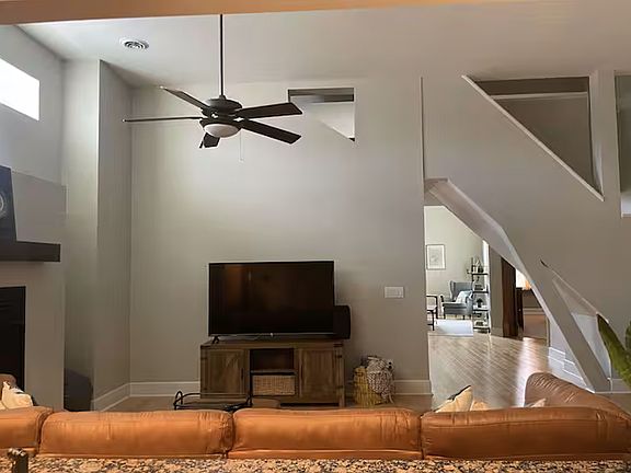 4th image of 106 N Buffalo St Suite 302
