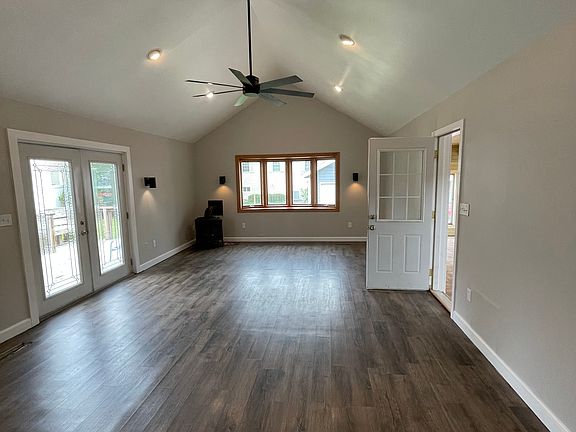 5th image of W239N6348 Maple Ave
