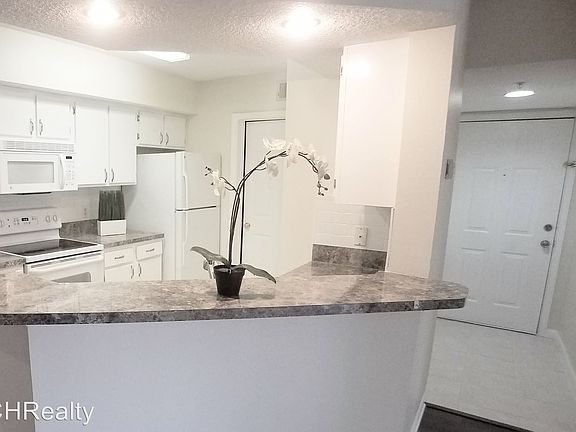 4th image of 712 Crest Pines Dr APT 324