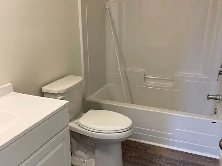 University Park Apartments near Cornell University — Photo 909