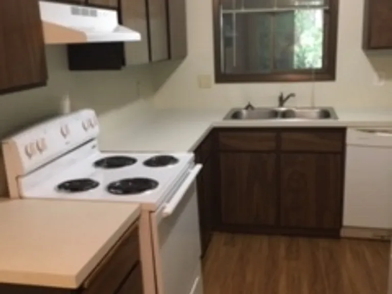 Oakview Terrace Apartments — Photo 3