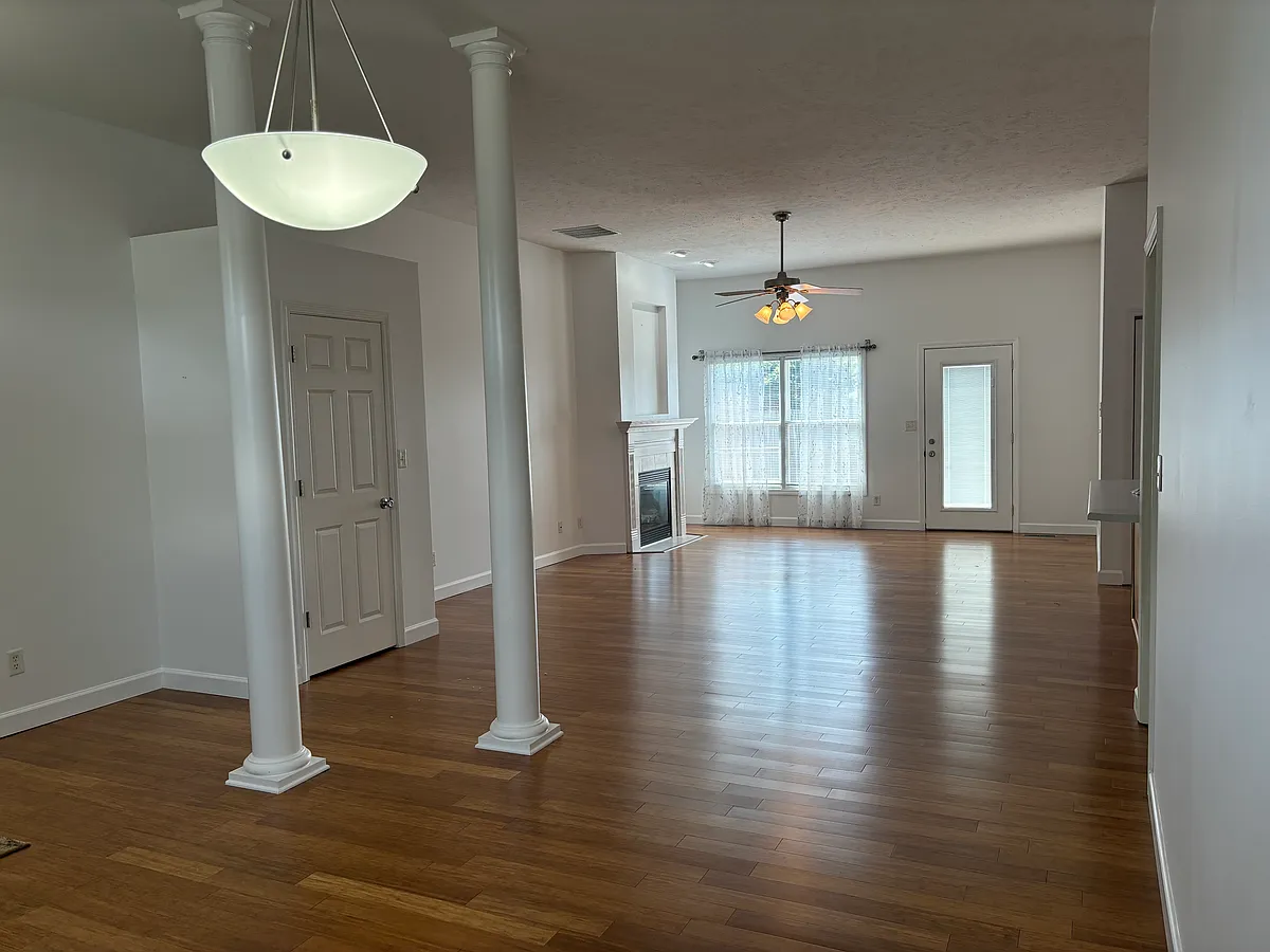 Building Photo - 2837 Cronin Dr