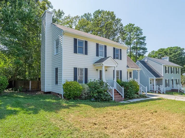 8915 Castle Point Dr — Photo 2
