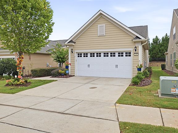 3rd image of 1140 E Rosedale Creek Dr