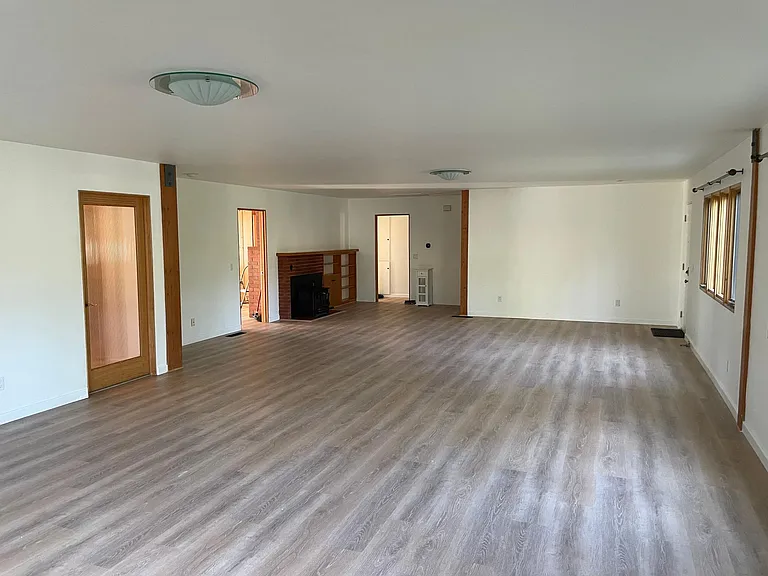 1646 Maple Ave — Photo 6