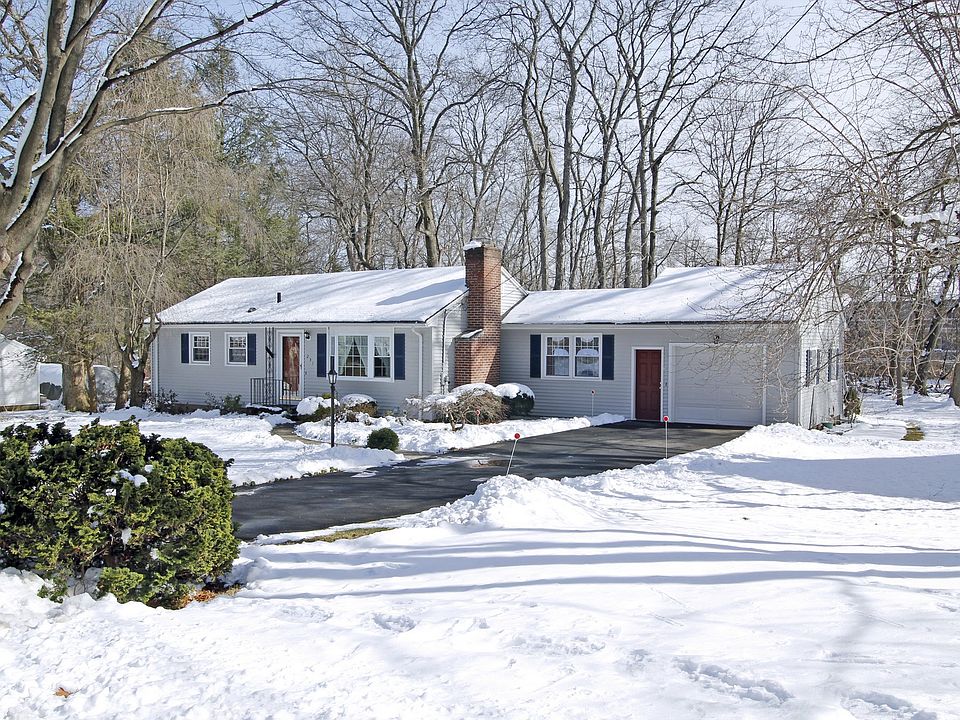 Well Maintained Ranch in Established Stratfield Neighborhood