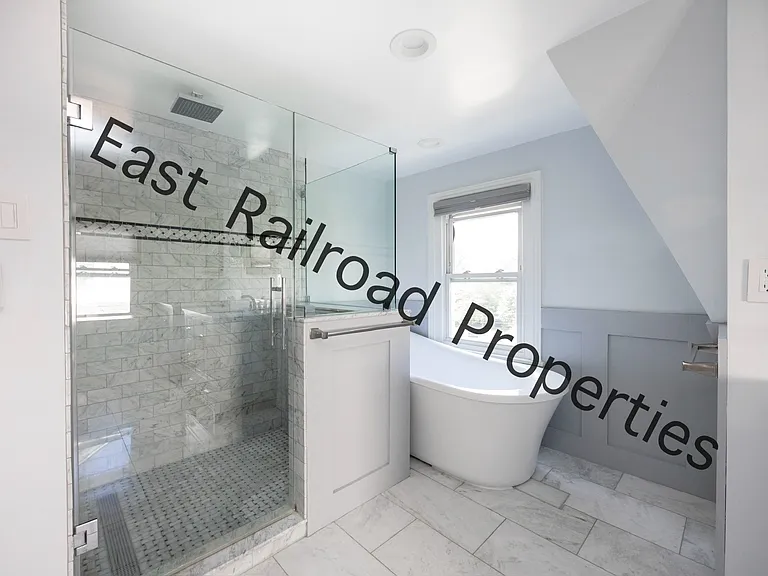 E Railroad Ave — Photo 26
