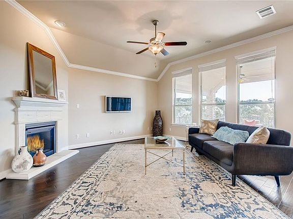4th image of 21917 Esmeralda Dr
