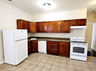 77 Tillinghast St #1A, Newark, NJ 07108