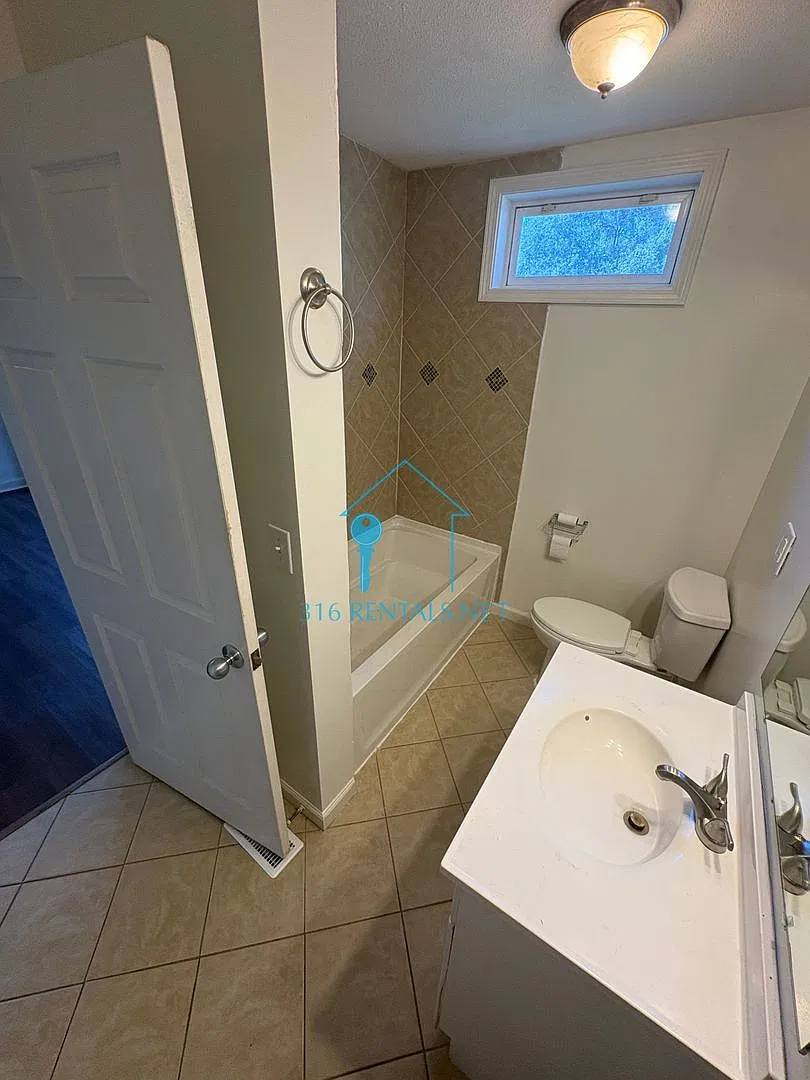 616 N Edwards Ave — Photo 2