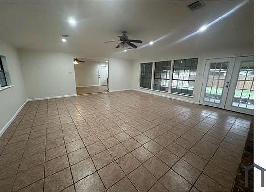 3rd image of 704 Clebud Dr