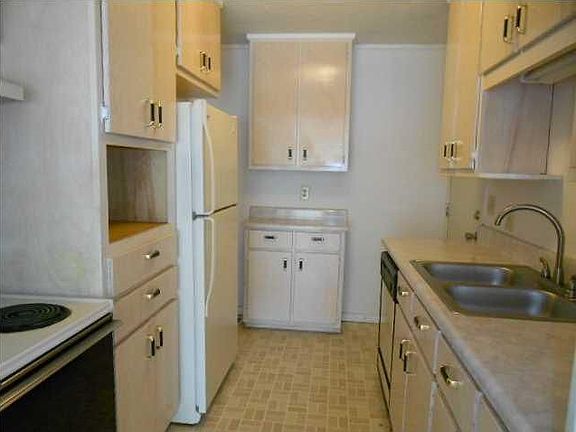 3rd image of 7909 Sabra Dr