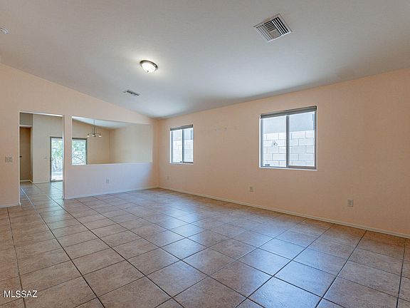 3rd image of 7959 N Jewelflower Dr