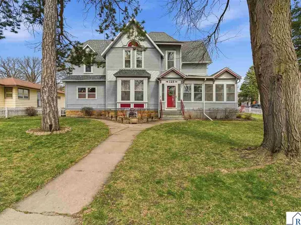 125 E 2nd St, Blue Earth, MN 56013