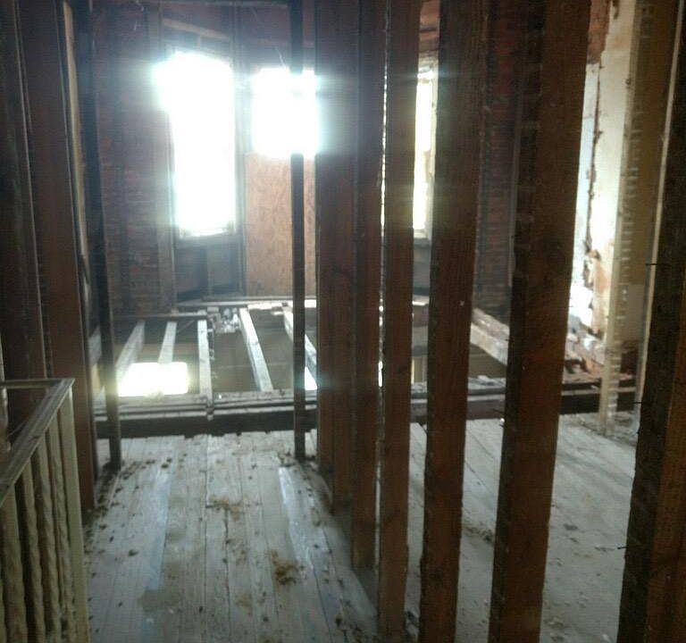 2nd image of 1910 E Birch St
