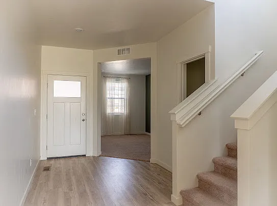 717 West Lyra Street - 717 — Photo 4