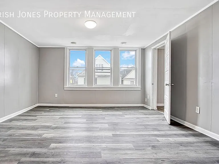 1305 Bailey Ave #UPPER FRONT — Photo 6